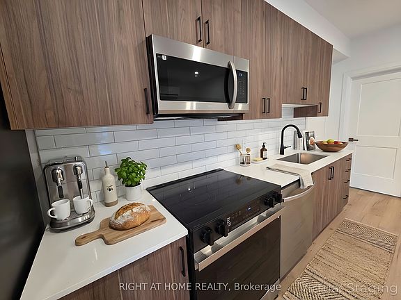 3rd image of 55 Camberwell Rd #1R