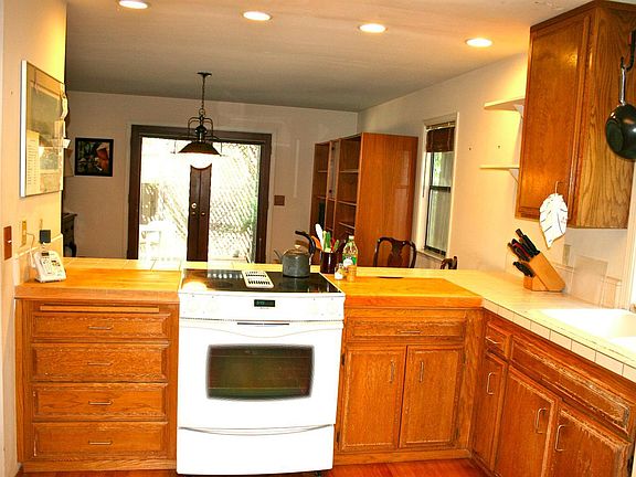 5th image of 1370 Grove Court