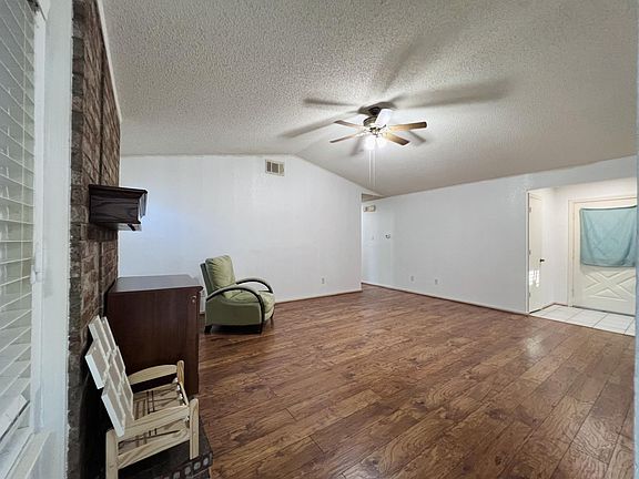 4th image of 2317 Red River Dr