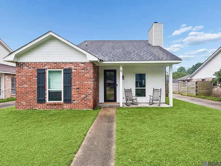 777 Hadley Dr — Photo 1
