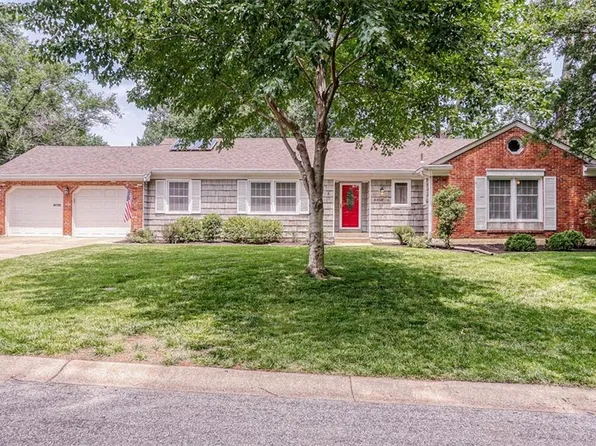 6812 W 101st St, Overland Park, KS 66212
