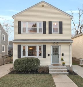 97 Sylvia St FLOOR 1, Arlington, MA, 02476