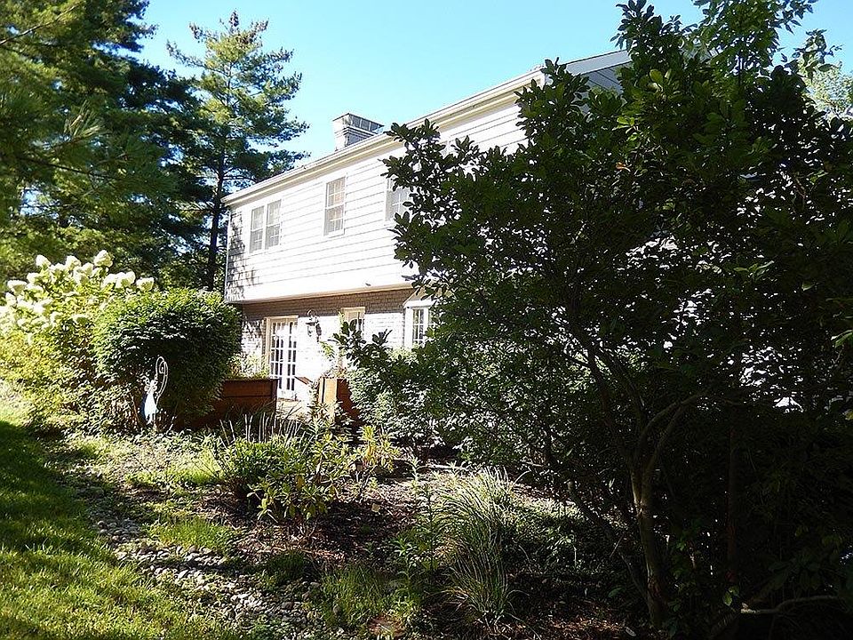 2nd image of 2558 Montchateau Dr