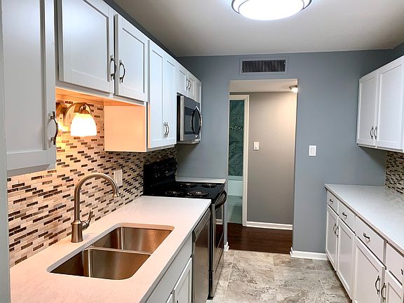 4th image of 930 Beau Dr Unit 105