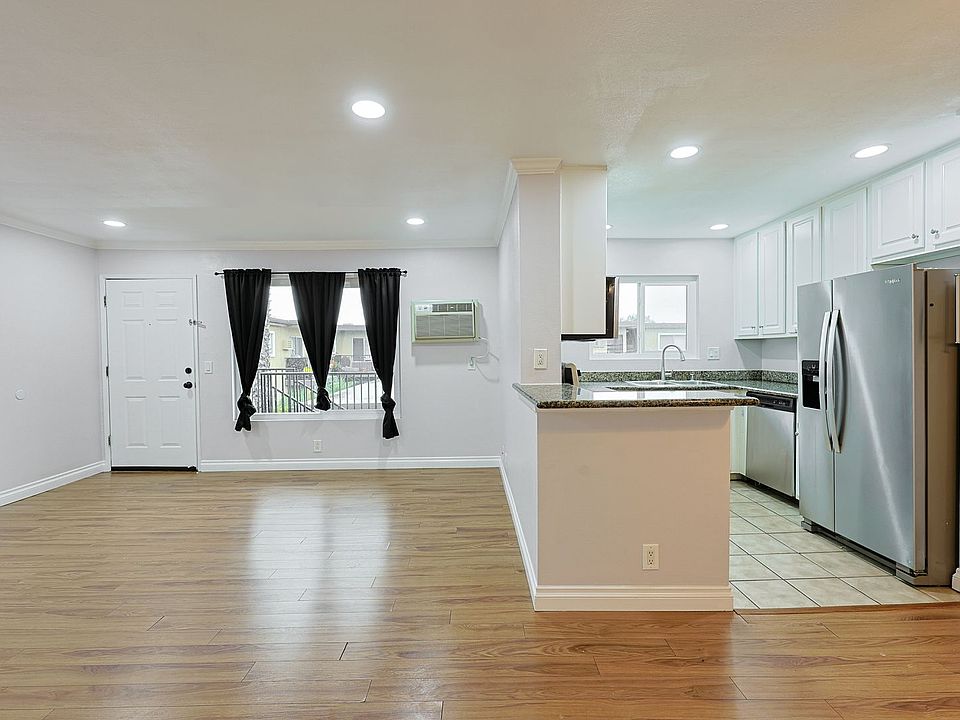 1st image of 620 E Lexington Ave Unit 16