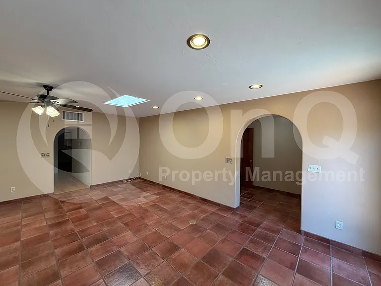 2926 E Waverly St — Photo 17