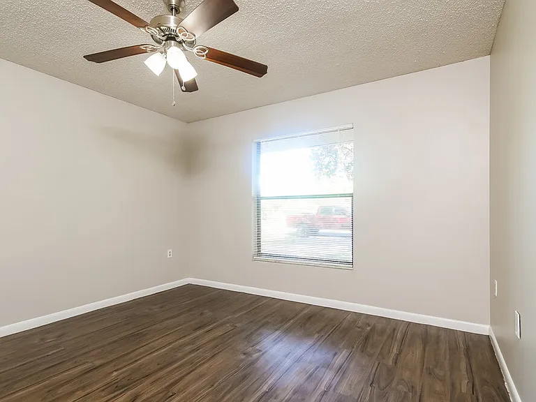 4085 Scotland St — Photo 13