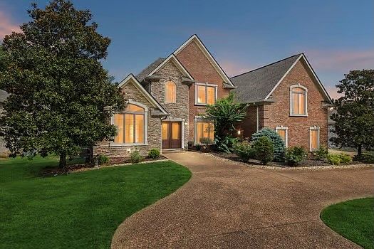 1st image of 525 Five Oaks Blvd