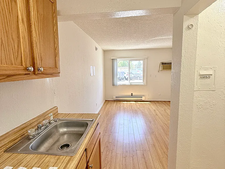 7535 Whitsett Ave #12 — Photo 4