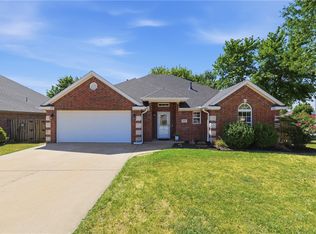 6000 S 39th Pl, Rogers, AR 72758