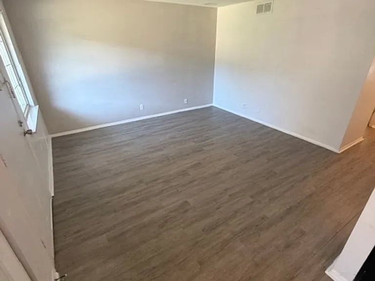Naveen Pine Apartments — Photo 37