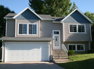 2423 33rd Ave S, Moorhead, MN 56560