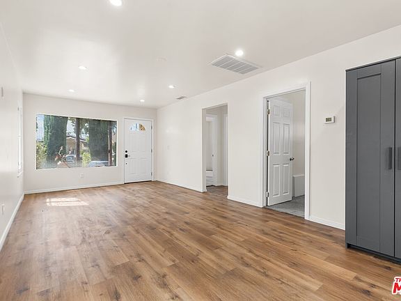 5th image of 1351 W 70th St