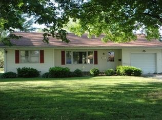 696 E Lincoln Ave, Watseka, IL 60970