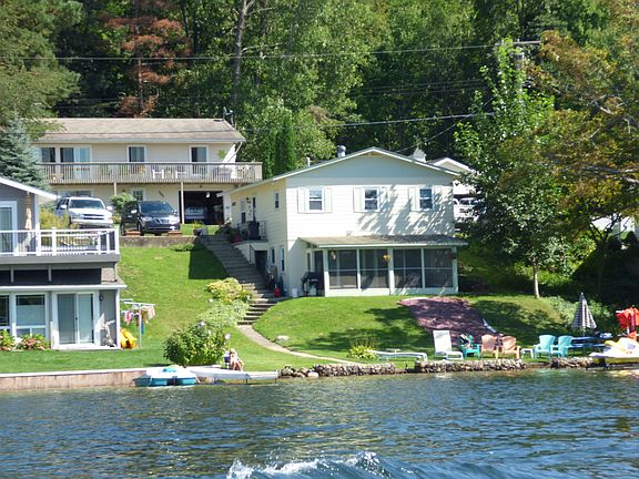 2nd image of 3871 Causeway Dr NE