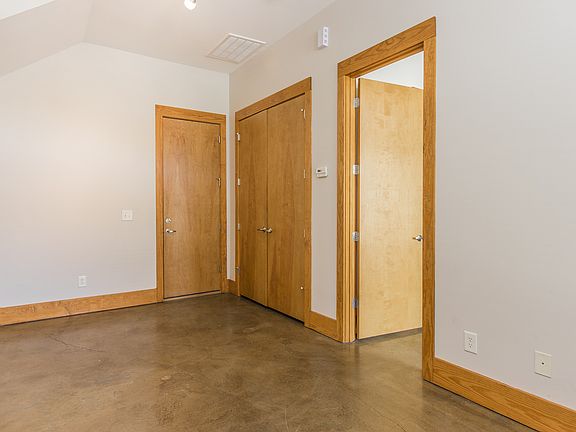 4th image of 452 Arlington St