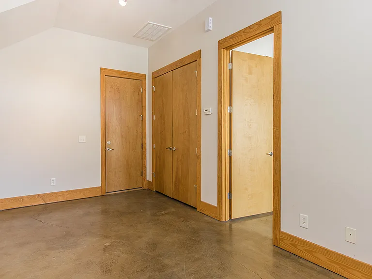 452 Arlington St — Photo 4