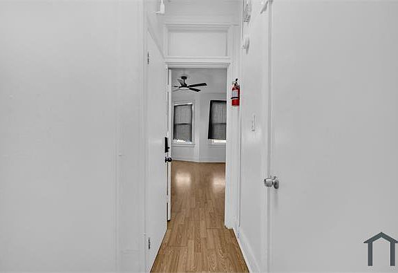3rd image of 2920 Parkwood Ave #3