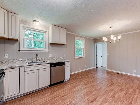 5th image of 205 Annette Dr