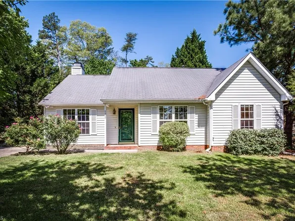 5903 Cedarhurst Ct, Jamestown, NC 27282