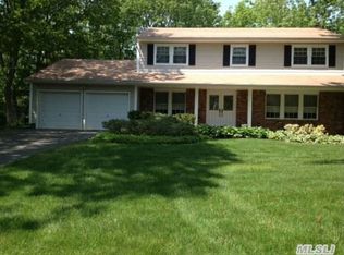 6 Peppermill Ct, Commack, NY 11725