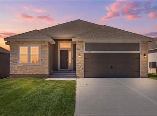 11460 N Auburndale Cir, Kansas City, MO 64157