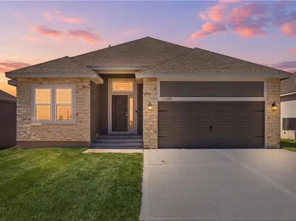 11460 N Auburndale Cir, Kansas City, MO 64157