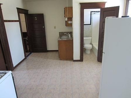 3rd image of 574 Oliver St APT 3