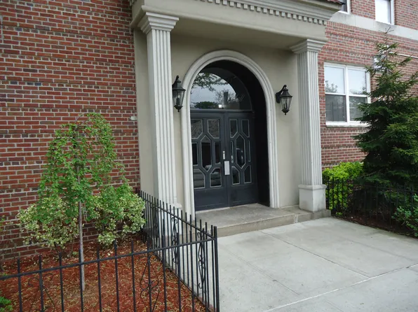 111-50 75th Road image 3 of 14