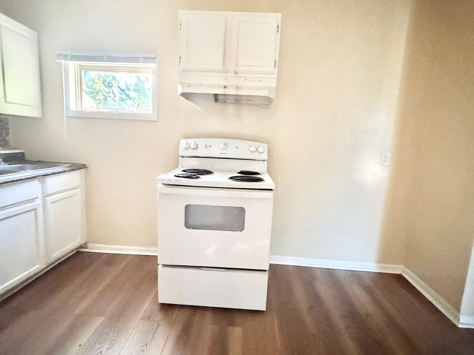 4 bed, 1650 sqft, $2,100 — Photo 2