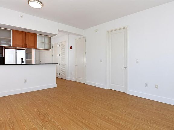 4th image of 175 Huguenot St Unit 1108