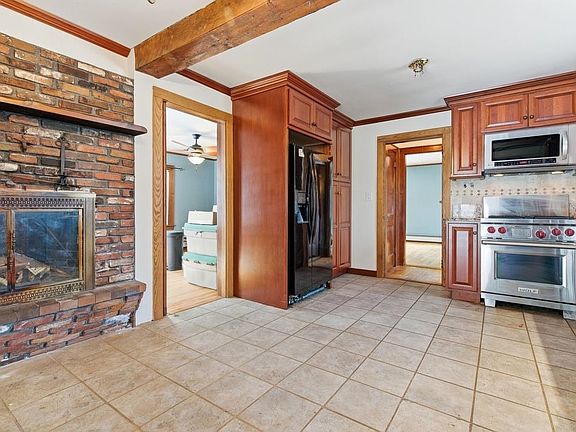 4th image of 22 Bible Hill Road