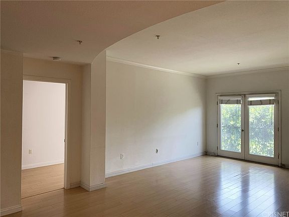 5th image of 12407 Moorpark St APT 103