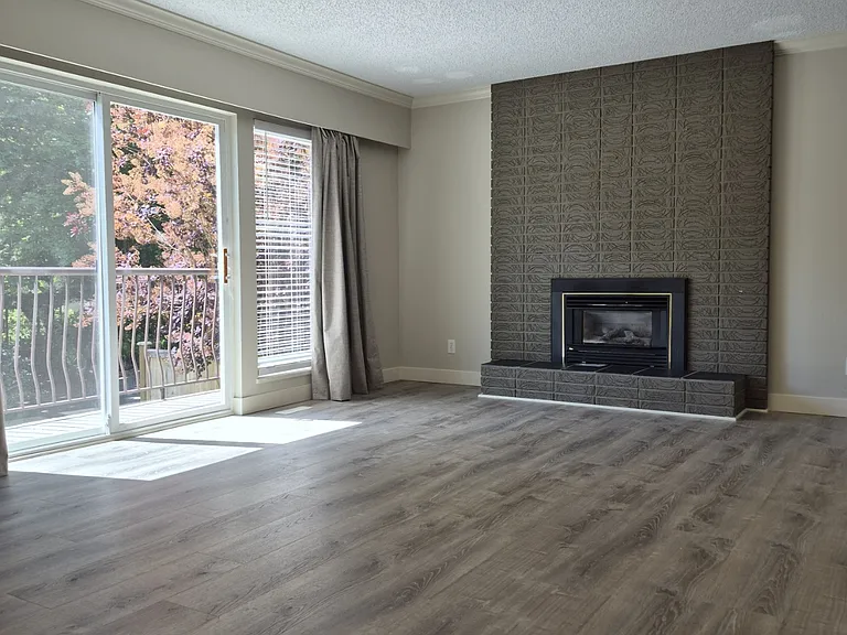 3853 Clematis Cres — Photo 6