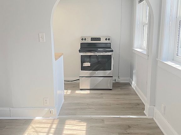 5th image of 74 Hanna St W Unit 1B-UNIT1B