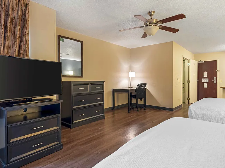 Deluxe Studio - 2 Full Beds