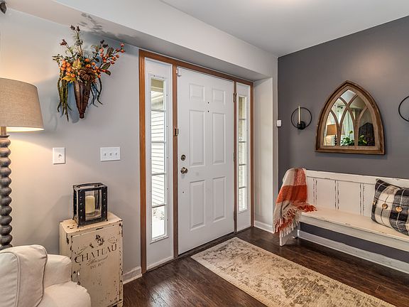 3rd image of 10418 Oxford Dr