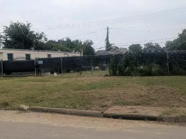 702 E Belmont St, Pasadena, TX 77506