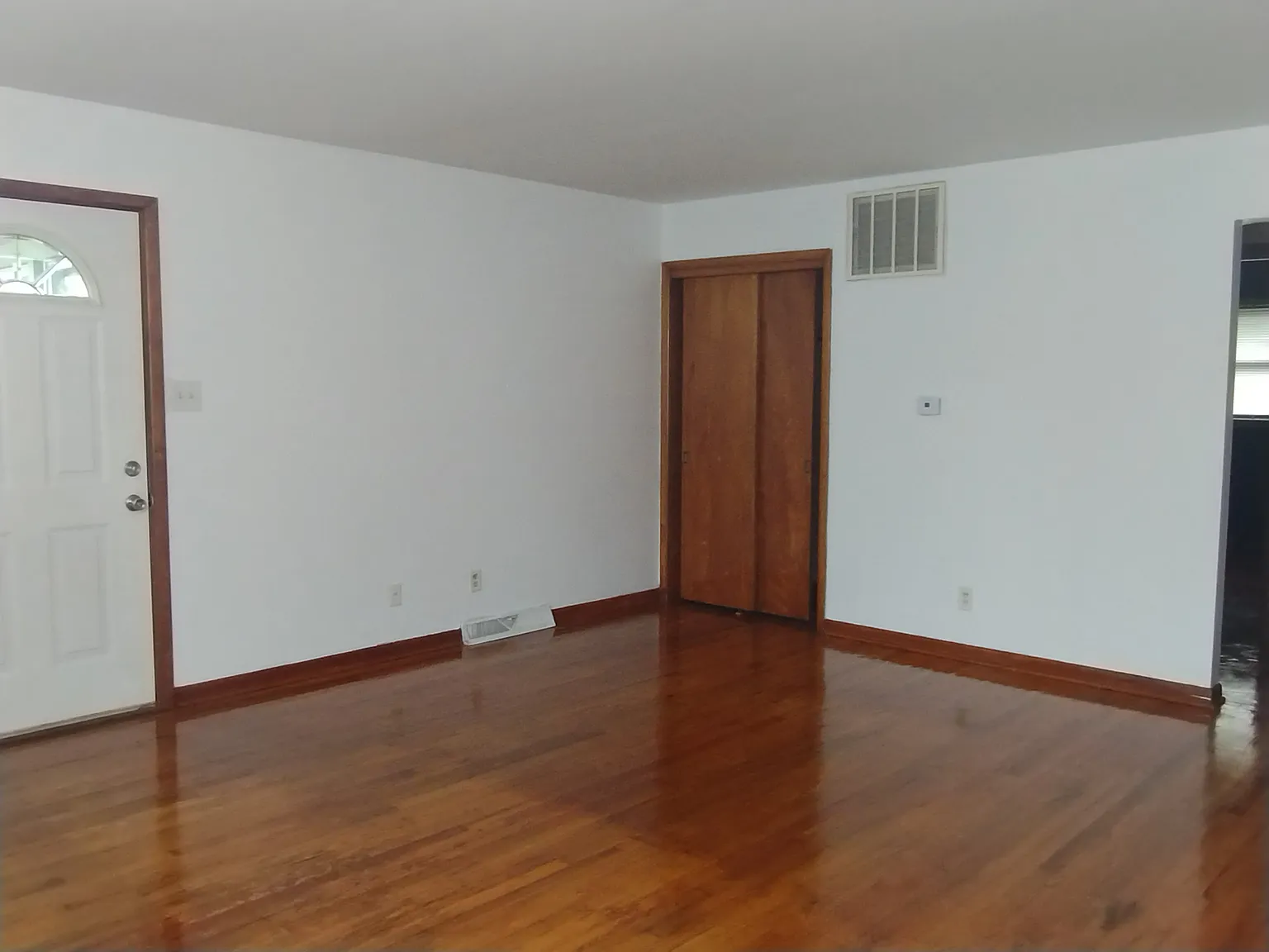 2 bed, 1000 sqft, $1,300 — Photo 4