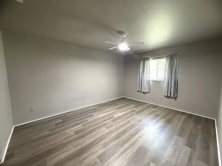 302 NW 2nd Pl — Photo 6