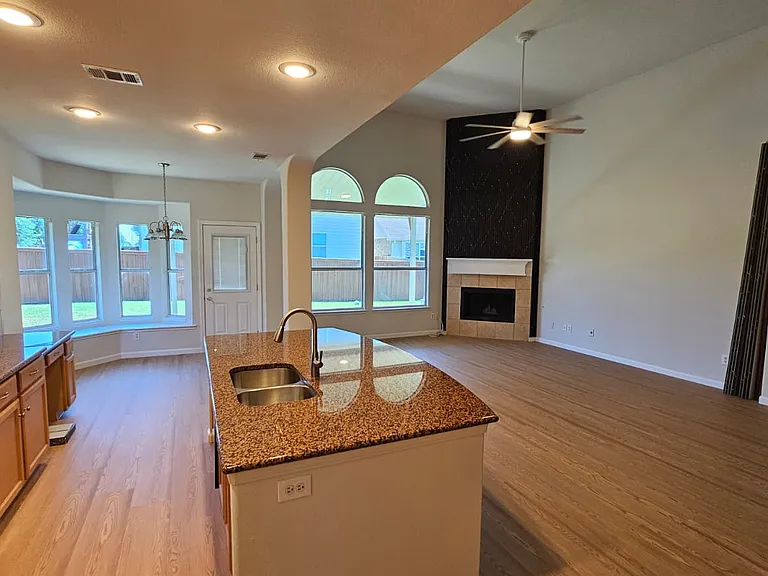 5236 Hilcroft Rd — Photo 2