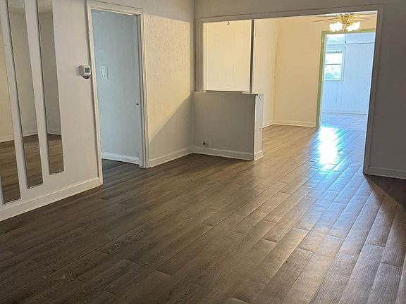3rd image of 4009 Ella Blvd