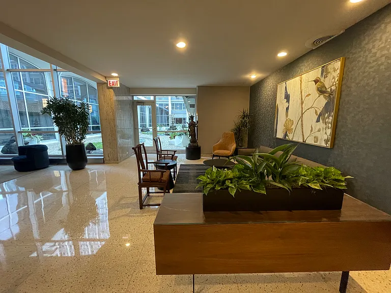 4250 N Marine Dr #1003 — Photo 3