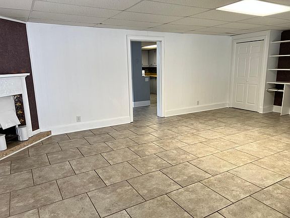 Living Room with Wall bookcase and European candle fireplace, ceramic floors