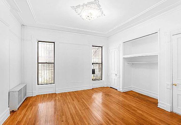 4th image of 129 Halsey St #1