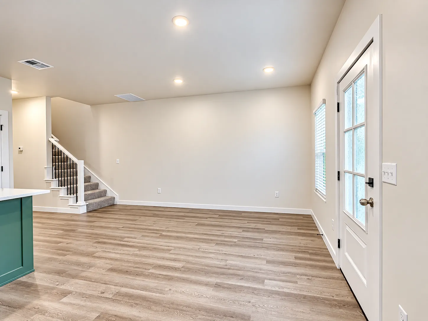 3 bed, 2.5 bath, 1414 sqft, $1,895 — Photo 3