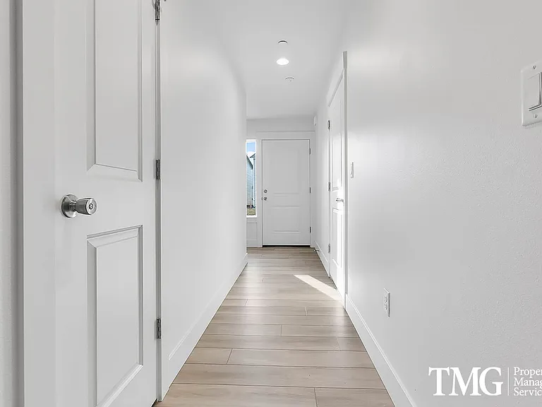977 Creer Way #D-111 — Photo 4
