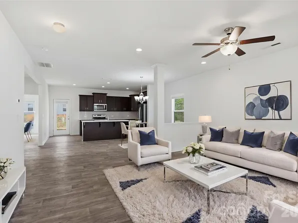 4225 Stockbrook Dr, Charlotte, NC 28215