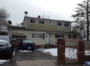 128 Cocoanut St, Brentwood, NY 11717