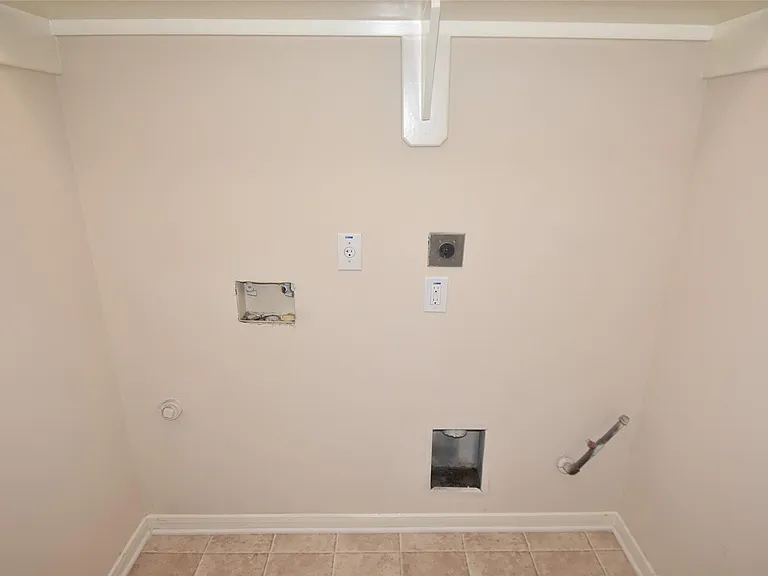 1035 Junction Ct — Photo 31